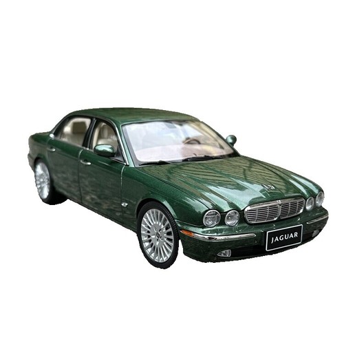 イグニッションモデル　1/18 IG3305 イグニッションモデル 1/18 ニッサン ダットサン ブルーバード