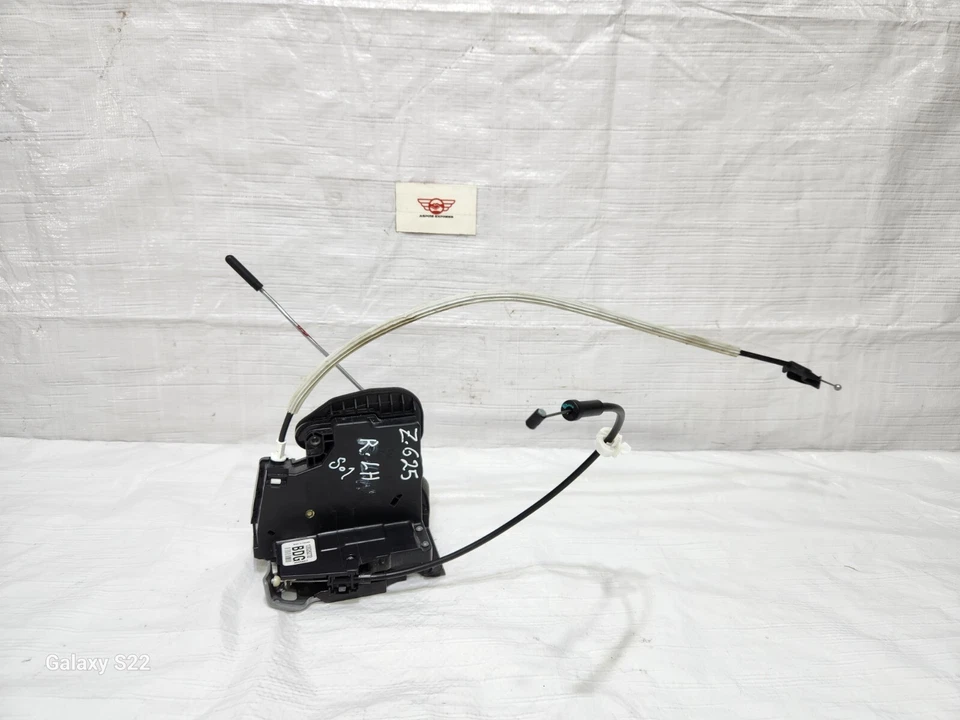 Actuador de cierre de puerta trasero izquierdo GMC Yukon 2015-2020 OEM 13528272 Foto 4 de 4