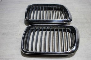 Niere Kühlergrill Satz 8185802 / 8185801 paar Nasen defekt BMW 3er E36 Bj,94