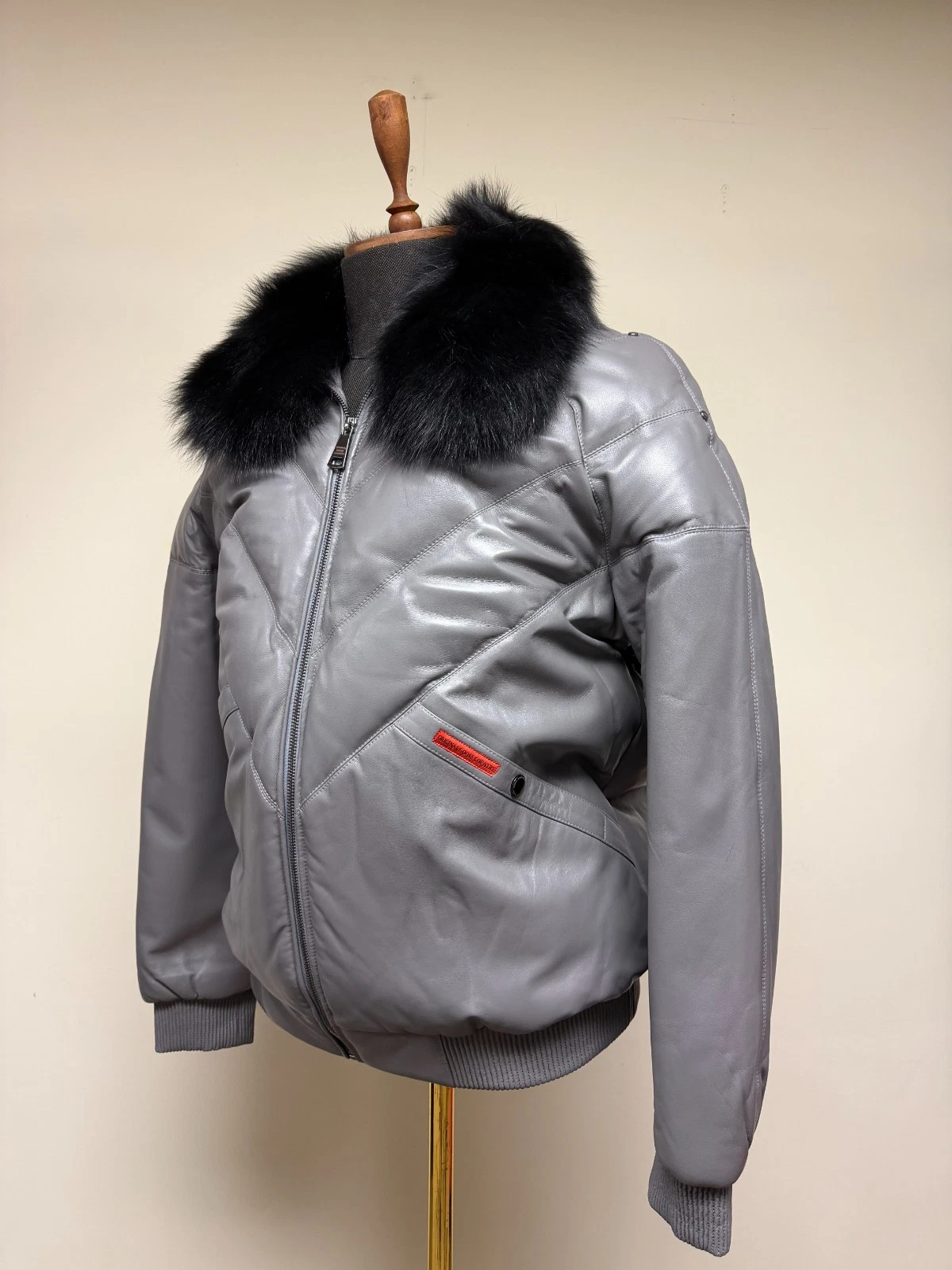 Brand New Men's V-Vomber Lamskin Leather & Goose Down Jacket With Real Fox Fur - product detail image 4