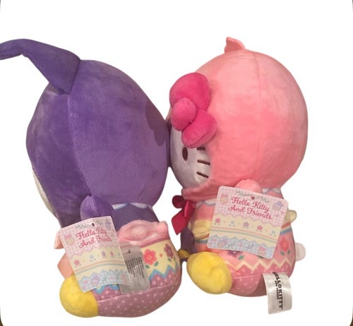 "Juego de 2 peluches de 10"" Hello Kitty and Friends con Hello Kitty & Kuromi nuevo con etiquetas" - Imagen 2 de 6