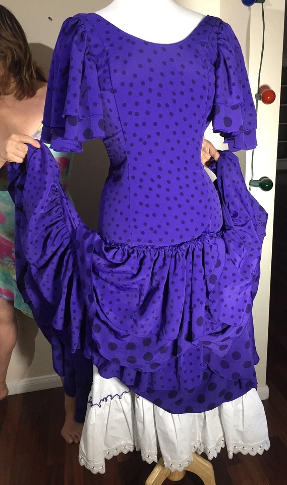 AUTÉNTICO VESTIDO DE FLAMENCA TRADICIONAL DE ESPAÑA!!... ¡NUEVO CON ETIQUETAS! Foto 4 de 4