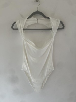 Ehrlicher femininer Neckholder-Body mit Drapierung - Small