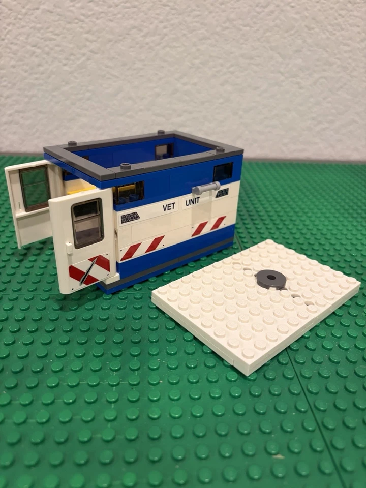 LEGO Jurassic World: Raptor Rampage (75917) Usado Con Minions Extra ¡Sin Azul! Foto 3 de 4