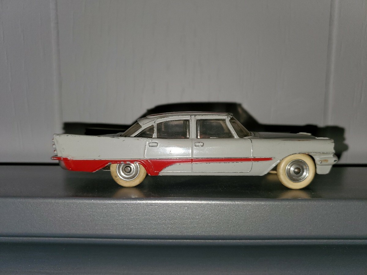 DINKY TOYS Car DESOTO FIREFLITE No.192 color: gray x red minicar