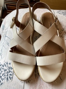 white sandals size 8