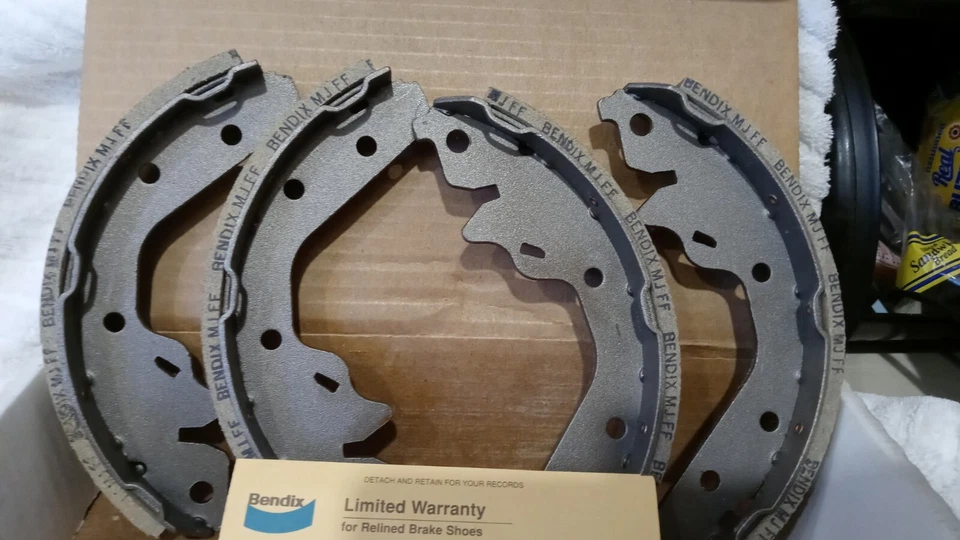 Zapatas de freno traseras Bendix R519 con revestimiento nuevas en caja, para productos mopar Foto 3 de 4
