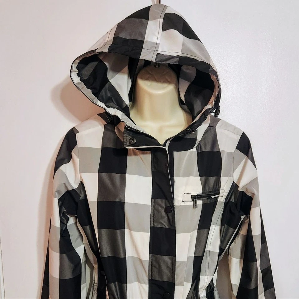 Jaqueta de chuva Calvin Klein xadrez cintura apertada capuz zíper frente encaixe preto/branco M - Imagem 2 de 4