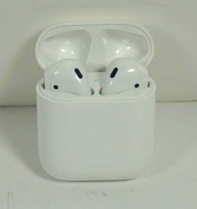 Excellent Used Apple AirPods 2nd Gen w/Wireless Charge Case MRXJ2AM/A  Headphones