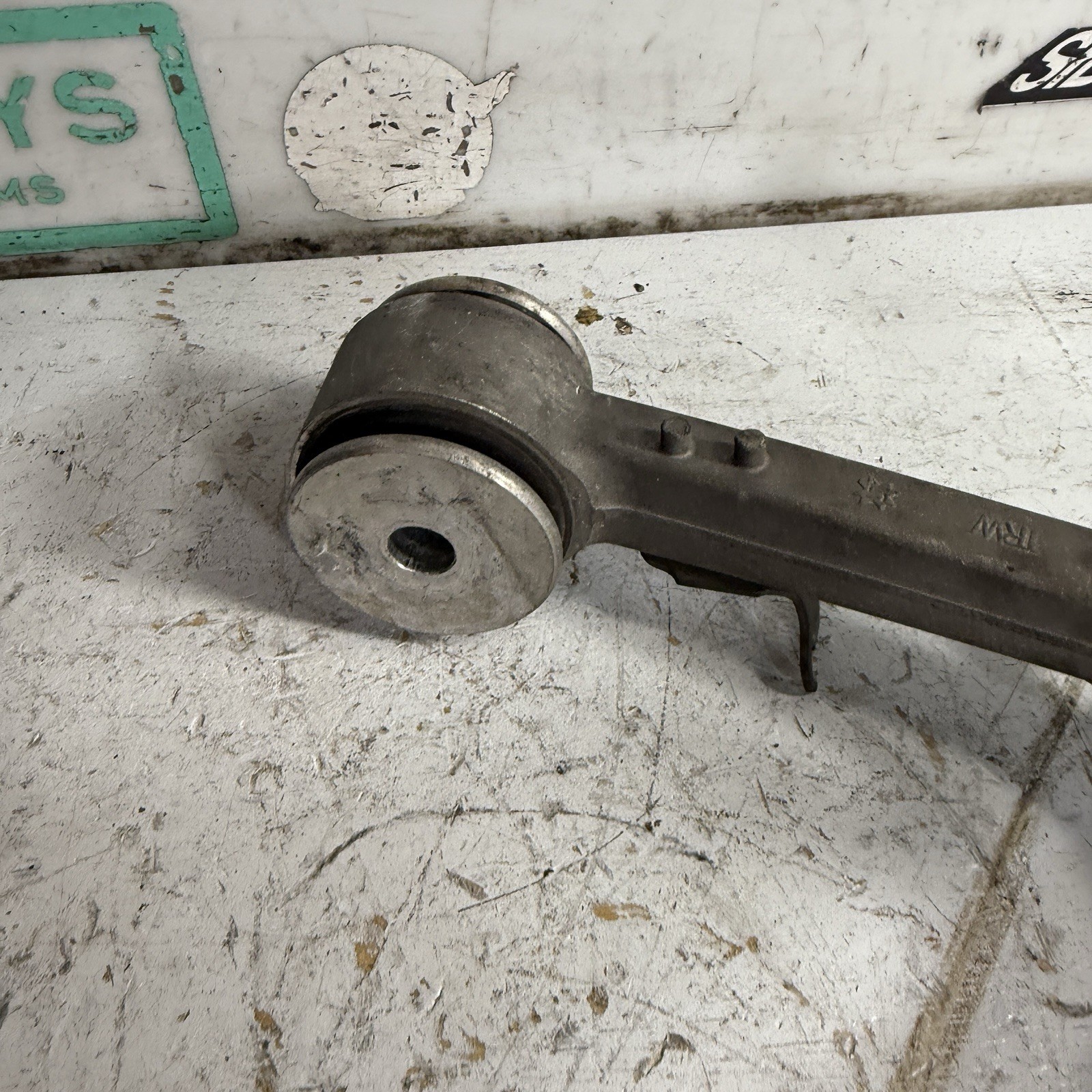 03-08 Maserati Quattroporte Right Front Upper Control Arm M139