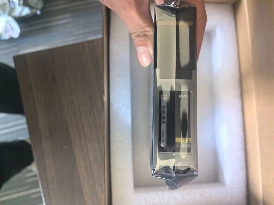 005050735 EMC 005051701 4T SAS 3.5 7.2K X-DS60 Storage Hard Disk Drives - Image 4 of 4