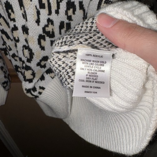 Crown & Ivy Leopard Print button shoulder Sweater - Black White size 2X - Picture 3 of 4