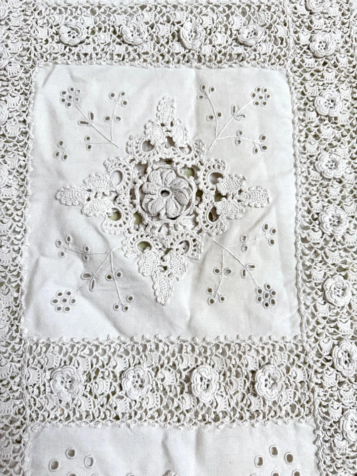 Tagesdecke Bettüberwurf Tischdecke Handarbeit gehäkelt u.Locharbeit Vintage - Bild 2 von 4