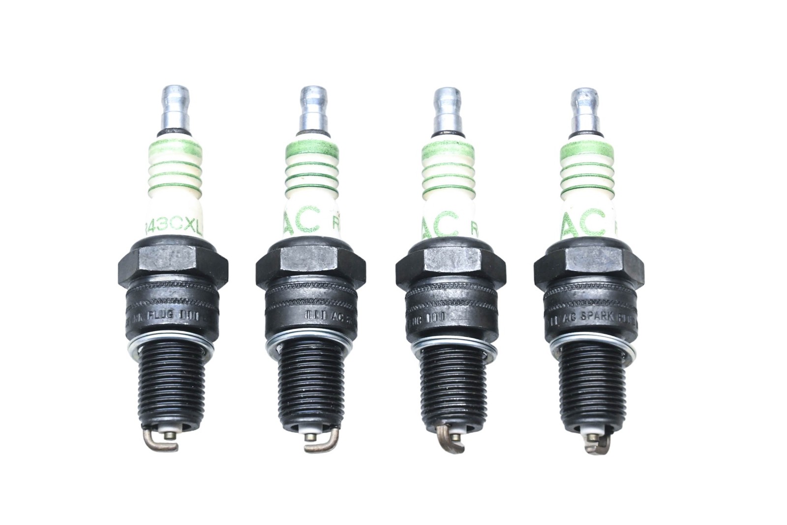 ACDelco R43CXLS, 5613940 Spark Plugs Qty 4 NOS