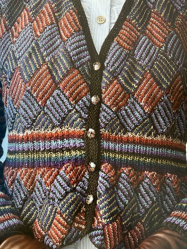 Knitting -Entrelac The Essential Guide to Interlace Knitting Plus Throw Pattern - Picture 7 of 11