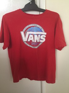 camiseta vans roja