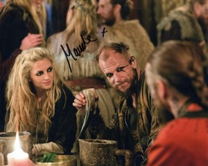 Maude Hirst Helga Autogramm Auf 20x25 Vikings Foto In Person Ebay
