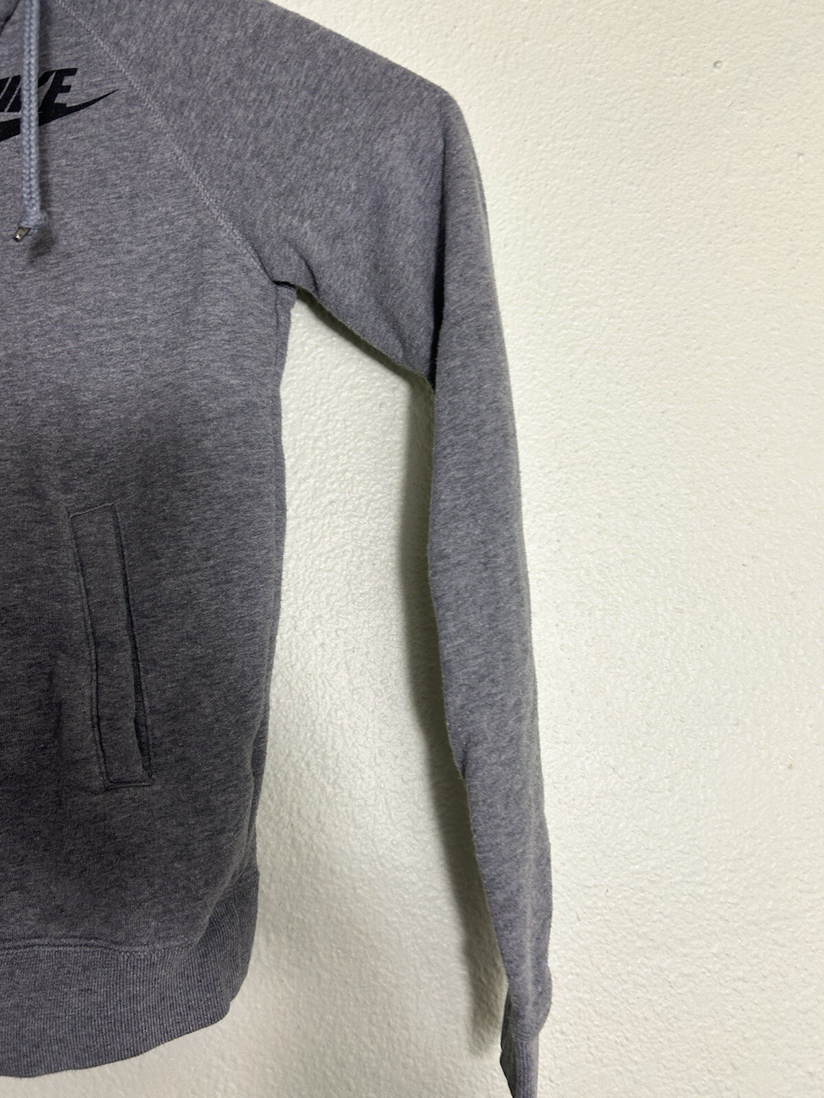 Nike Sweater Women XS Gray Hoodie Outdoors Swoosh Casual Atheltic 849005-091