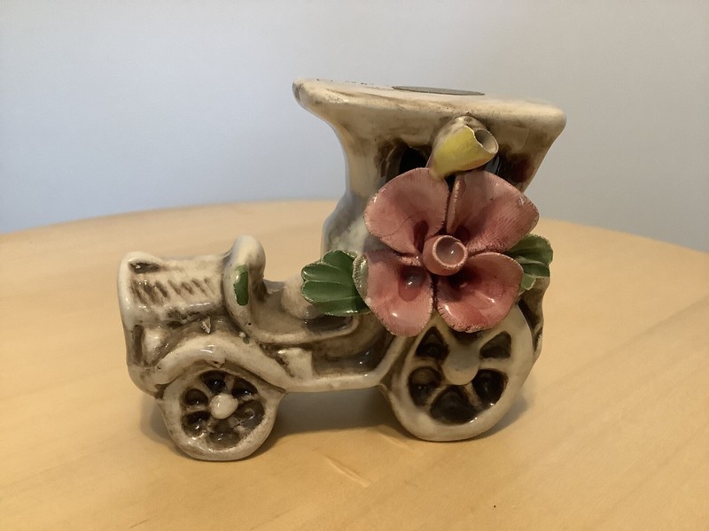 Capodimonte  Porcelain  Old Car  Figurine    Italy