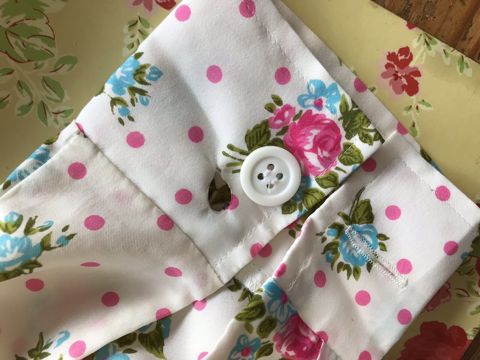 Vintage 1970's Cream Floral Spot Print Shirt/Blouse, armpit to armpit 23" approx 6