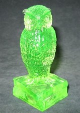 Degenhart Uranium Glass Wise Owl on Books Green Apple Color glows