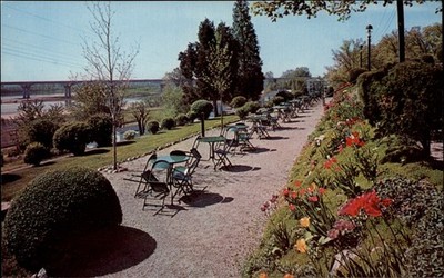 St Charles Vintage House and Wine Garden St Charles Missouri postcard l970