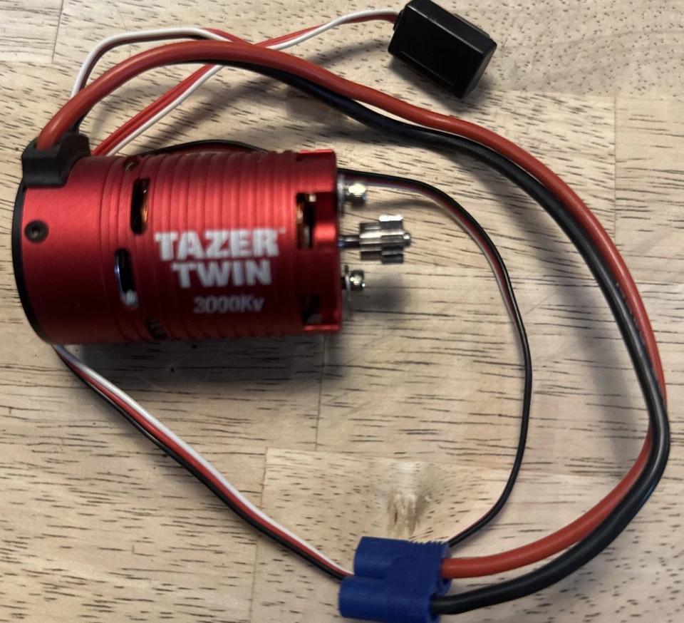 Dynamite DYNS1450 Tazer Twin 2-in-1 Brushless Motor ESC Combo 3000Kv : 1/10 2WD - Image 2 of 4