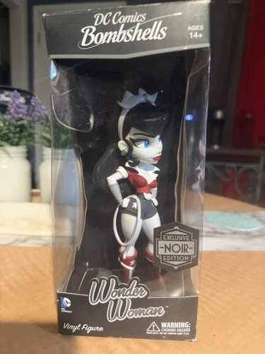 2016 Cryptozoic DC Bombshells Exclusive Noir Wonder Woman Vinyl Figure SDCC