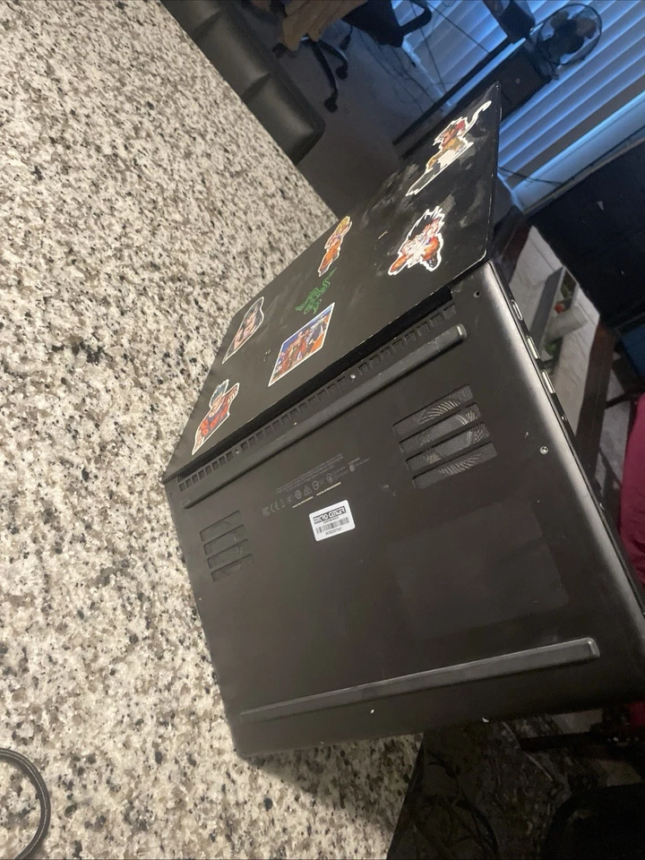 Razer Blade 15.6 inch (256GB SSD, Intel Core i7 8th Gen., 2.2GHz, 16GB) GTX 1070 - Image 4 of 4