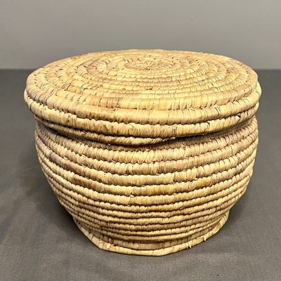 VTG Hand Woven Basket W/ Snug Lid 7.25x6  Depth 4.5 