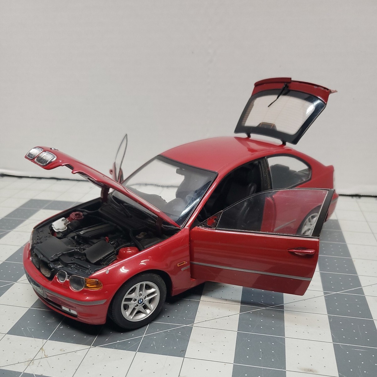 京商 1/18 BMW 325ti Conpact コンパクト (レッド) 京商 1/18 BMW 325ti Conpact コンパクト (レッド) - メルカリ