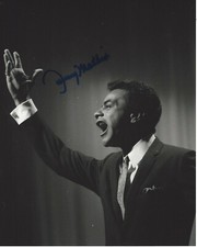 JOHNNY MATHIS SIGNED AUTHENTIC 8X10 PHOTO D w/COA AUTOGRAPH SINGER CROONER PROOF
