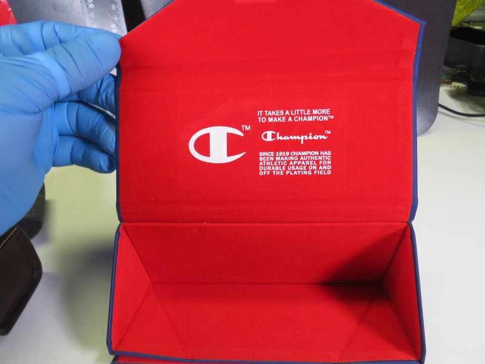 Estuche Gafas de Sol Champion Foto 2 de 4