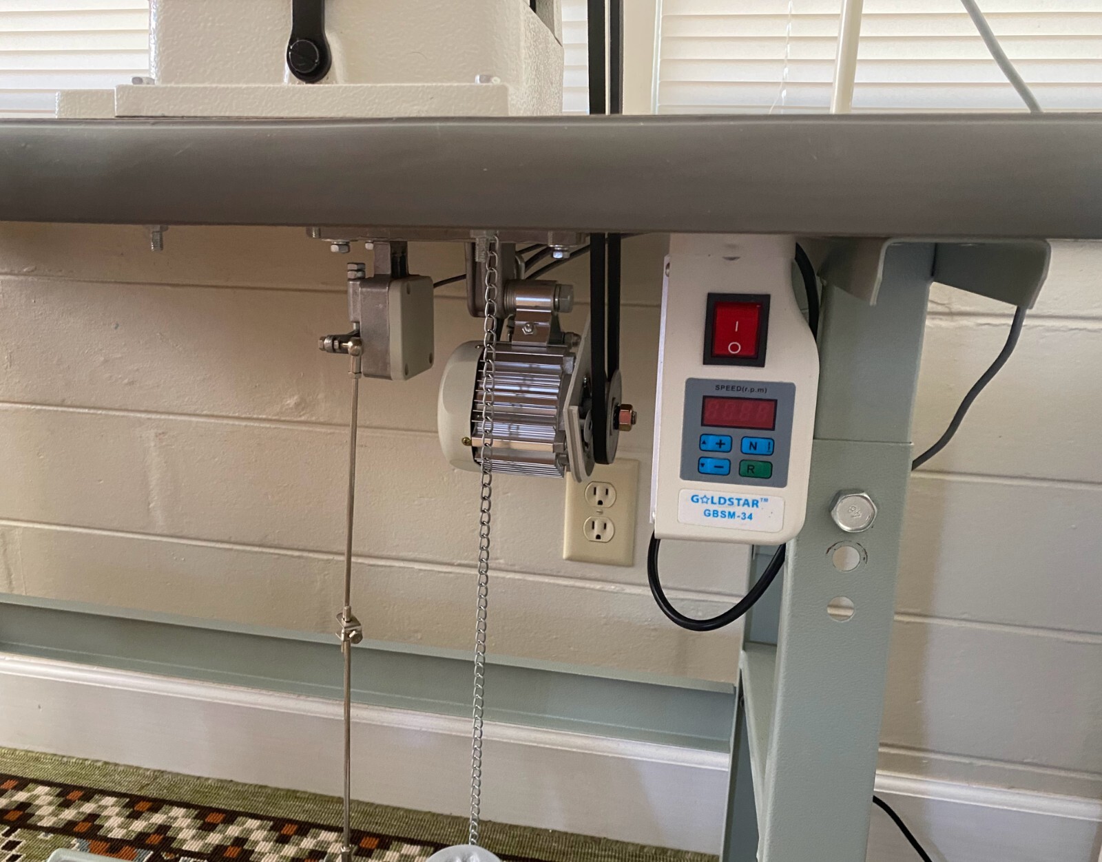 Yamata FY335A Cylinder Arm Industrial Sewing Machine Servomotor Table