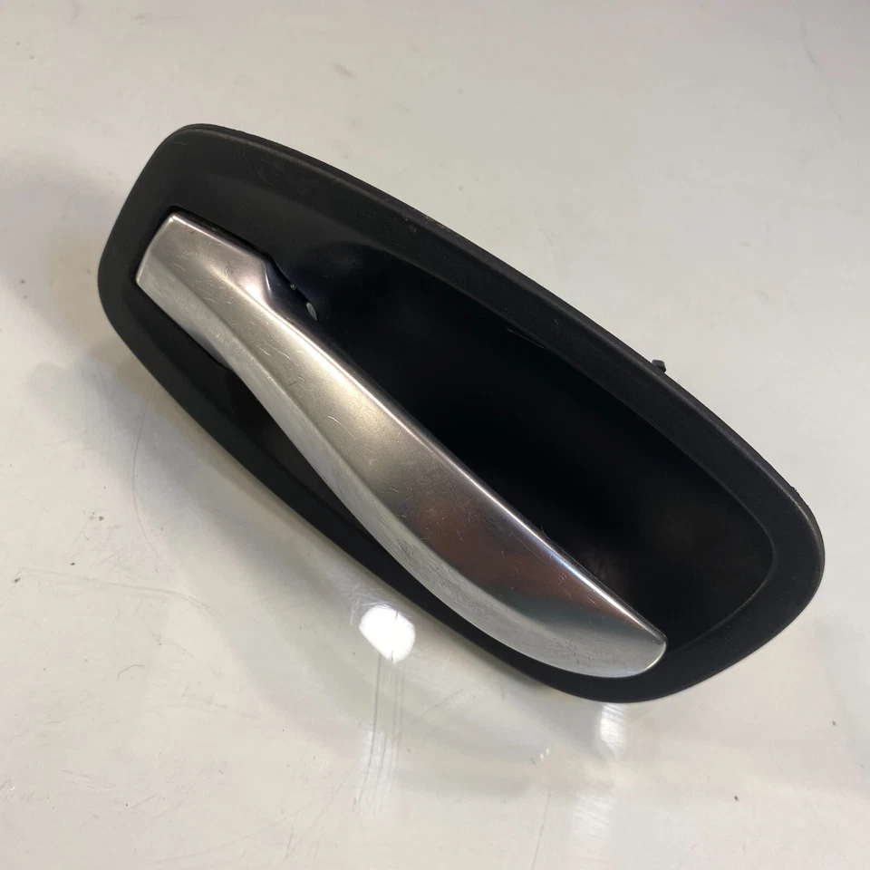 Manija interior de la puerta interior trasera izquierda BMW 528Xi 2006-2010 1360535-SW Foto 3 de 4