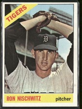 1966 Topps #38 Ron Nischwitz EX