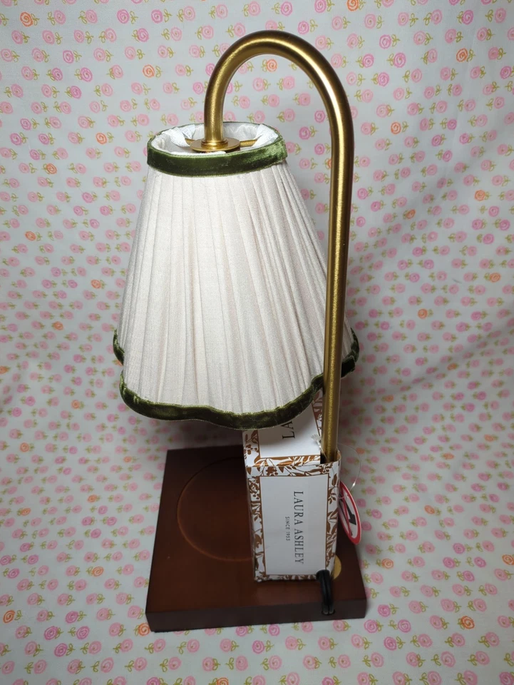 NUEVO Calentador de velas sin llama Laura Ashley base de madera beige verde terciopelo tono Foto 3 de 4