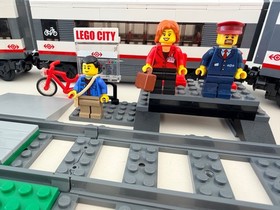 LEGO 60051 City - High-speed Passenger Train RC - 100% Comp W/Manuals, Tested