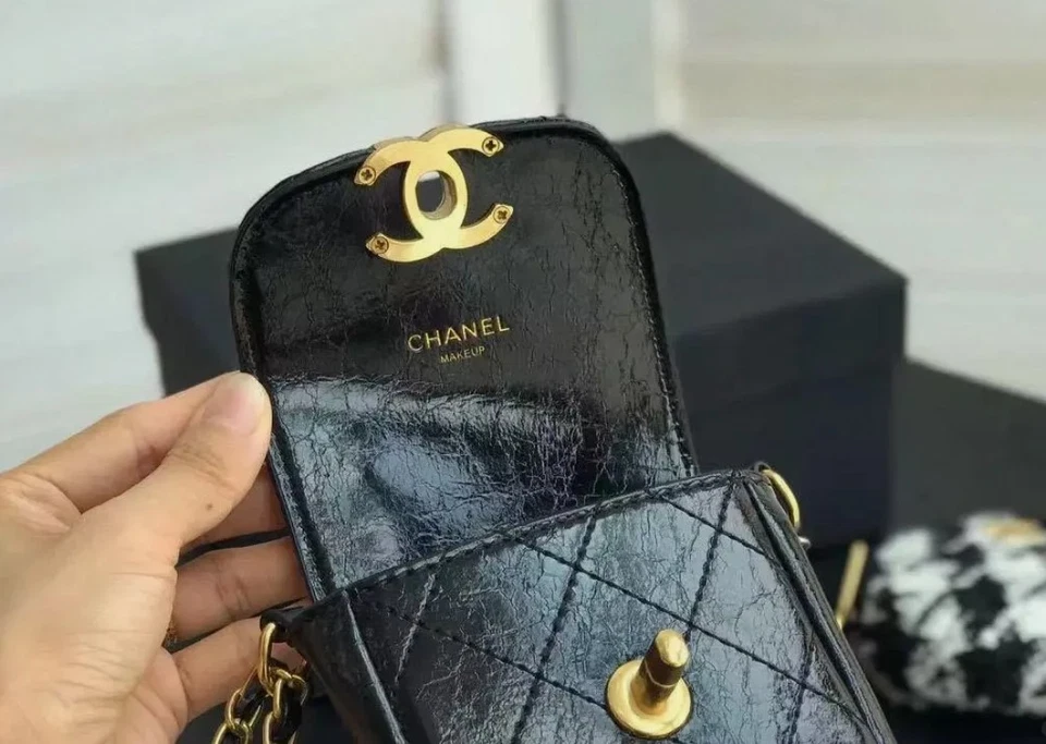 CHANEL BEAUTY Novelty Smartphone Shoulder Pouch & Coin Case Pearl Phone Bag AAA - Image 3 of 4