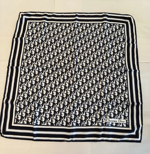 Foulard vintage Christian Dior en soie carré noir, gris et blanc logo signature