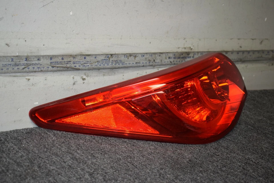 Conjunto de luz trasera izquierda Infiniti NISSAN OEM 16-17 Q50 265554HB0C Foto 2 de 4