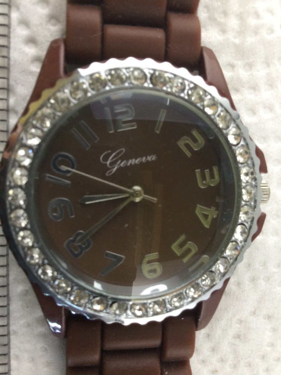 Montre Femme Vintage Genève - Fonctionne Avec Pile Neuve - Cadran Rectangle Argenté - Taille J