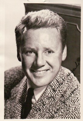 Vintage Old Headshot Fan Photo of Actor VAN JOHNSON with imprinted Signature