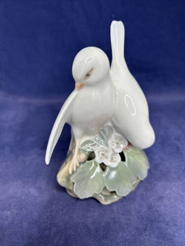 Royal Copenhagen White Love Birds Dove Porcelain Figurine 402 From 1964 - Picture 1 of 5