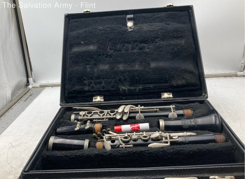 Bundy Resonite Band & Orchestral Woodwind Musical Instrument Clarinet & Case Set
