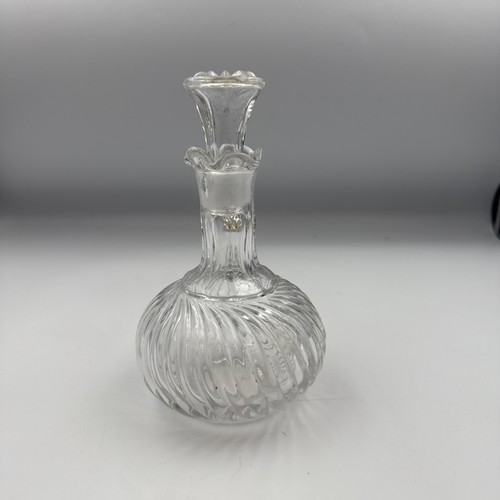 Vintage 6.5" Vinegar Holder, Clear Cut Glass with Glass Stopper and Handle - Picture 4 of 11