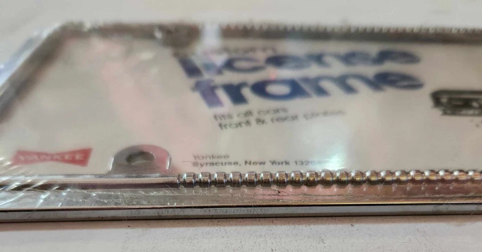 Marco de montaje de matrícula universal cromado Yankee vintage - Hecho en EE. UU. Foto 2 de 3