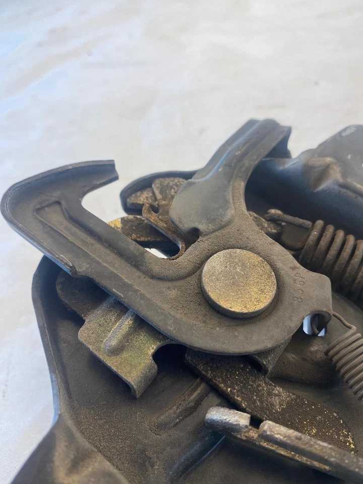 Chrysler Cirrus 1995 panel de cierre de bloqueo del capó delantero con palanca de liberación OEM Foto 2 de 4