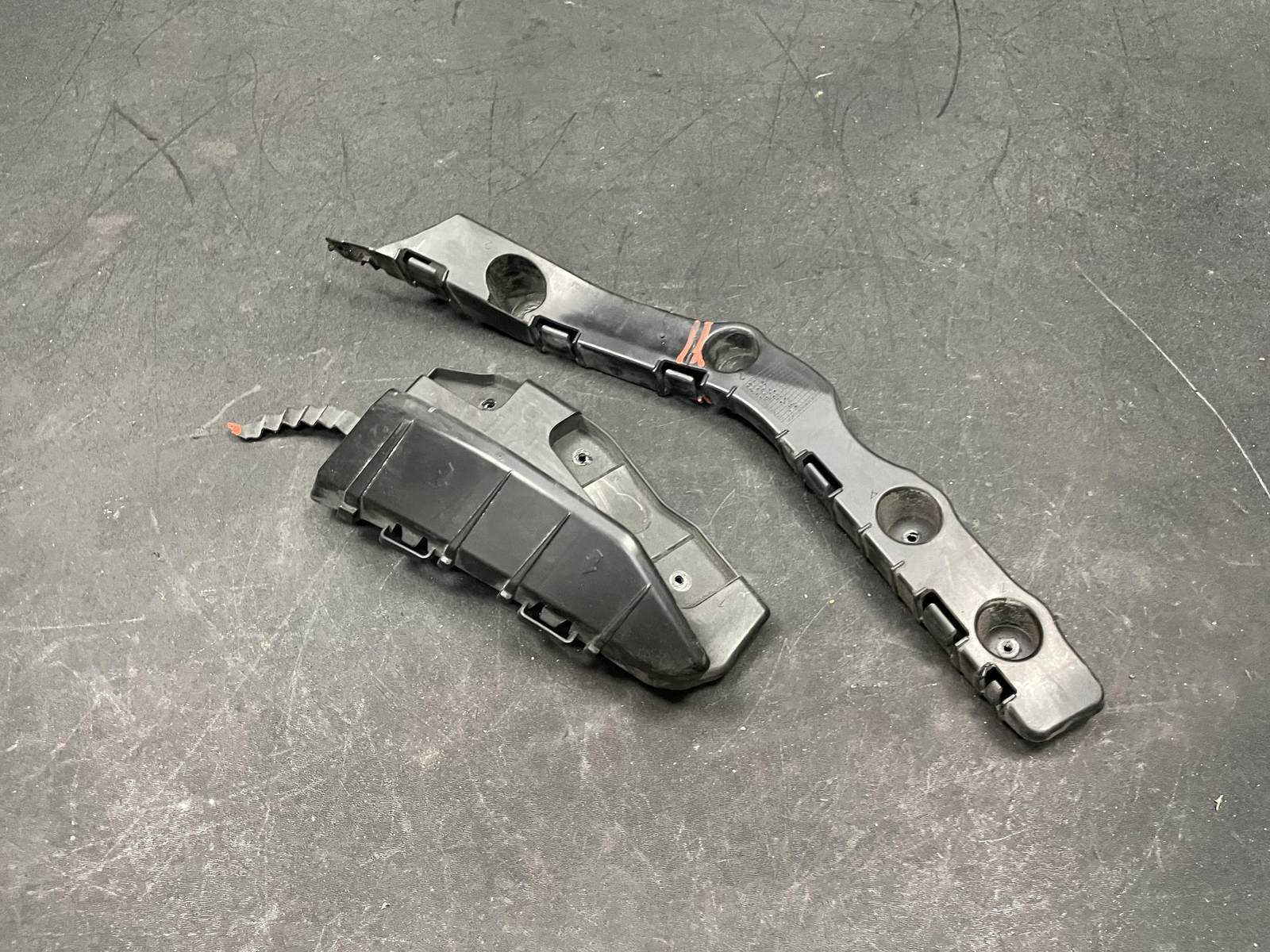 Rear Bumper Right Bracket 2019 Chevrolet Sonic 42333372 2017 2018 