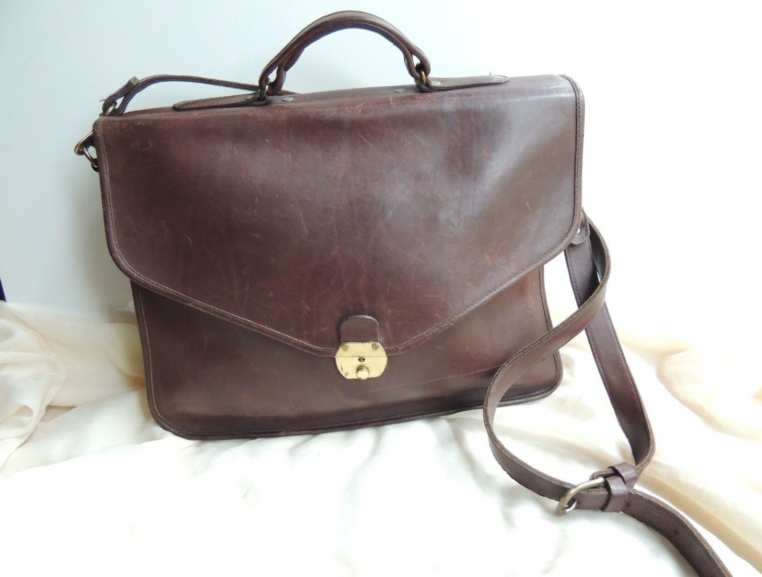 vintage brown leather messenger Gem